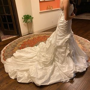 Wedding dress, size 10,never worn. In mint condition